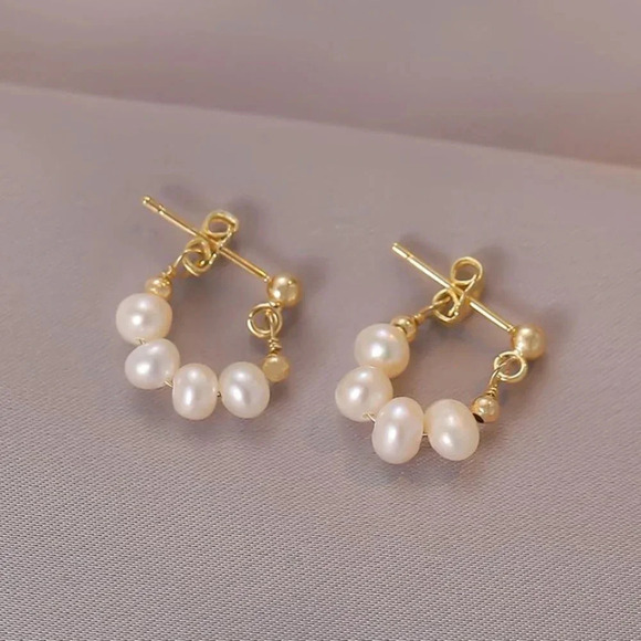 925 Sterling Silver Dainty Gold Pearl Huggie Earrings Small Hoop Pearl Studs - Picture 1 of 4